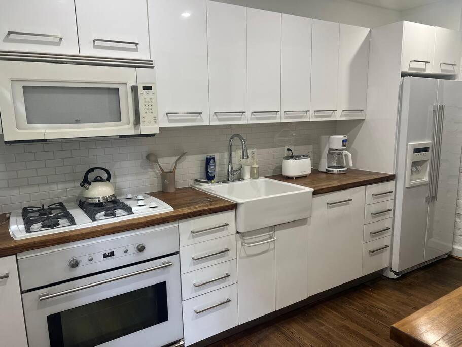 3-Bedroom House With Cute Patio Explore Dc On Foot Washington Exterior photo