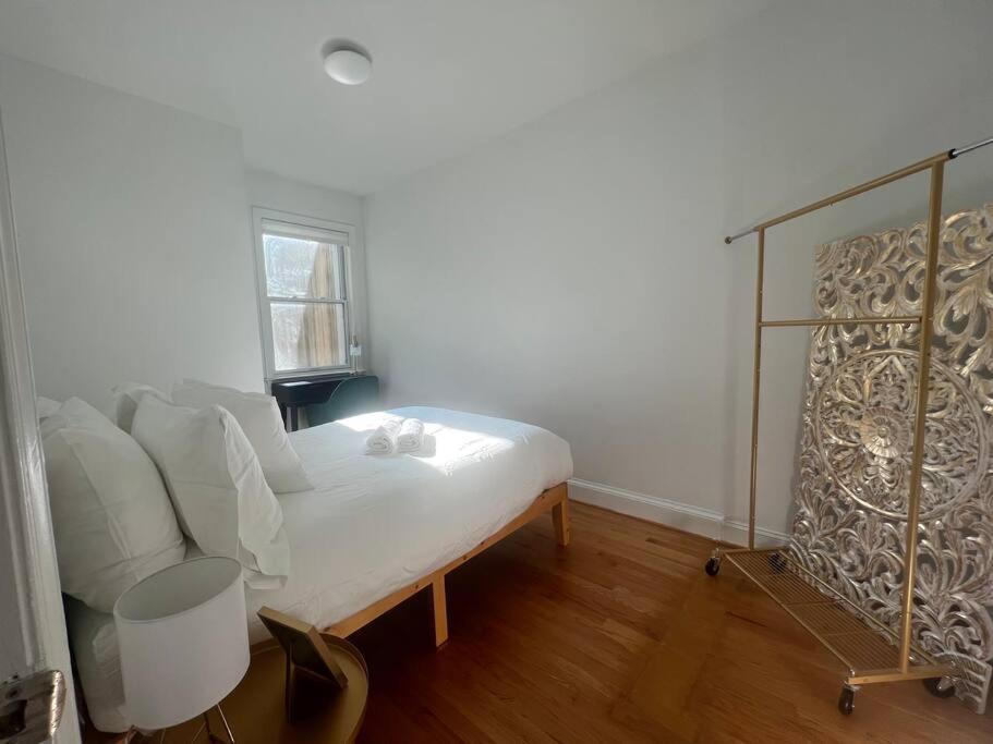 3-Bedroom House With Cute Patio Explore Dc On Foot Washington Exterior photo